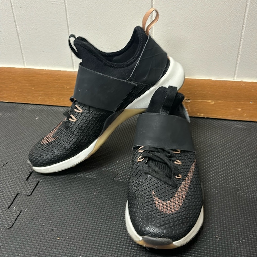 Women’s Nike Zoom training shoe. Size 9.